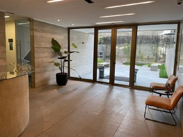 Oficina en arriendo mensual en Antonio Bellet 193, Providencia - 1 dormitorio, 1 baño