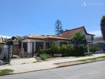 Casa en arriendo mensual en Avenida Videla, Coquimbo - 3 dormitorios, 1 baño
