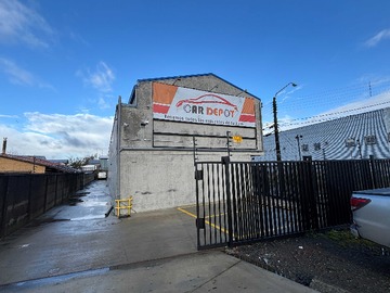 Local Comercial en arriendo mensual en Locales rebajados rubro repuestos (178652), Puerto Montt - 1 baño