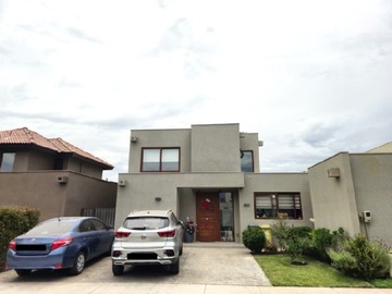 Casa en venta en Santa elena chicureo, Colina - 3 dormitorios, 3 baños