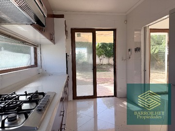 Casa en arriendo mensual en Se Arrienda Amplia y Comoda Casa en Lomas de Montemar Concon - 5 dormitorios, 5 baños