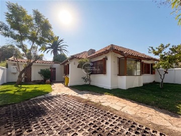 Casa en arriendo mensual en Rey Cristian / Eliecer Parada, Providencia - 4 dormitorios, 3 baños