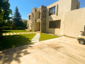 Casa en venta en Condominio Las Brisas Norte Chicureo, Colina - 5 dormitorios, 4 baños