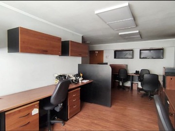 Oficina en arriendo mensual en Huérfanos / Santiago Centro, Santiago - 1 dormitorio, 2 baños