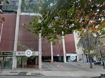 Estacionamiento en arriendo mensual en Cómodo estacionamiento en agustinas/san martín metro moneda, Santiago