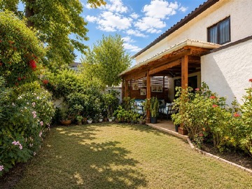 Casa en venta en Kennedy/Padre Hurtado, Las Condes - 5 dormitorios, 3 baños
