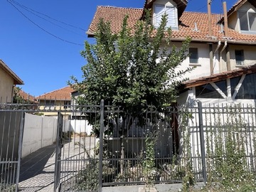 Casa en venta en Avenida las torres con ovalle, Quilicura - 4 dormitorios, 2 baños
