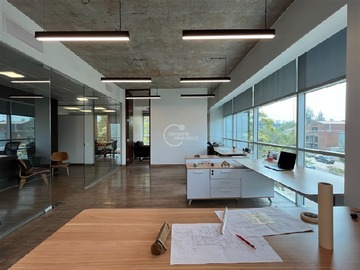 Oficina en venta en Nueva Costanera, Vitacura - 4 dormitorios, 2 baños