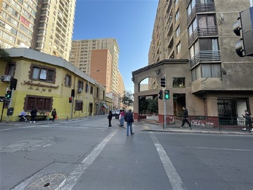 Local Comercial en venta en Alonso Ovalle, Santiago - 1 baño