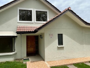 Casa en venta en Hermosa casa en condominio en alto macul, la florida, La Florida - 5 dormitorios, 4 baños