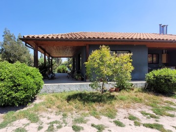 Casa en venta en Camino Los Silos, Pirque - 3 dormitorios, 2 baños