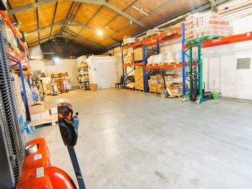 Bodega en venta en Leon Prado 220, Santiago - 2 baños