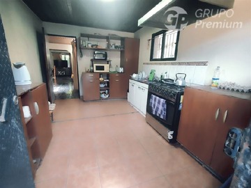 Casa en venta en Sarento Aldea / Casa en venta 4 Dormitorios 3 Baños Local Comercial. Galpon y 10 Estacionamientos en El Bosque, El Bosque - 4 dormitorios, 3 baños