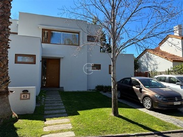 Casa en venta en Condominio Las Flores, Colina - 5 dormitorios, 4 baños