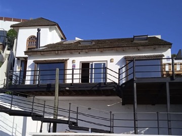 Casa en arriendo diario en Preciosa casa con vista al mar en calle Las Perlas en Subida del Encanto Reñaca, Viña del Mar - 5 dormitorios, 3 baños
