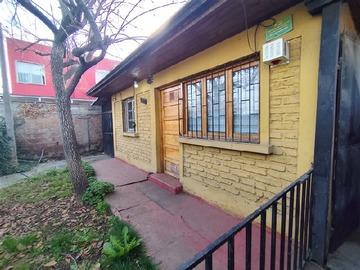 Casa en venta en Yelcho / Av. Las Parcelas, Peñalolén - 3 dormitorios, 3 baños