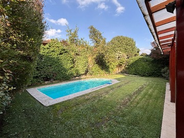 Casa en venta en Casa con amplio jardin y piscina (170091), Huechuraba - 4 dormitorios, 4 baños