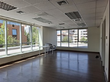 Oficina en arriendo mensual en 58 m planta libre 2 baños y kitchenette est y bod, Providencia - 2 baños