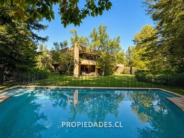 Casa en venta en La posada, Las Condes - 5 dormitorios, 4 baños