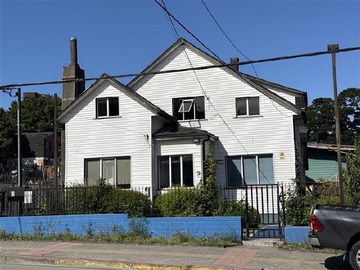 Oficina en arriendo mensual en Casa, oficina con Excelente Ubicación en calle Balmaceda a un costado de Lider Express Puerto Montt, Puerto Montt - 15 dormitorios, 8 baños
