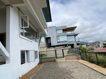 Casa en arriendo mensual en Viña del Mar, Viña del Mar - 4 dormitorios, 2 baños