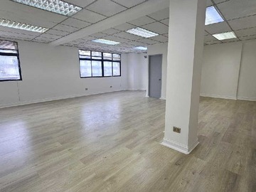 Oficina en arriendo mensual en A pasos del Metro! Planta Libre!! (178354), Santiago - 1 baño