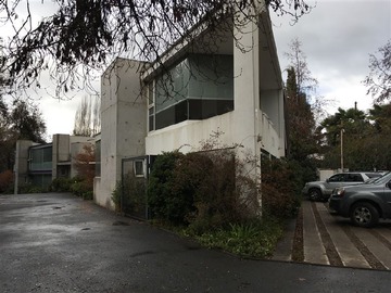 Local Comercial en arriendo mensual en Huinganal esquina camino del pregonero, Lo Barnechea - 2 baños