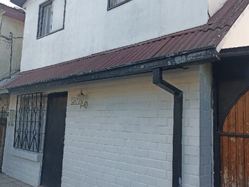 Casa en venta en Calle 13 1/2 Oriente, Talca - 5 dormitorios, 1 baño