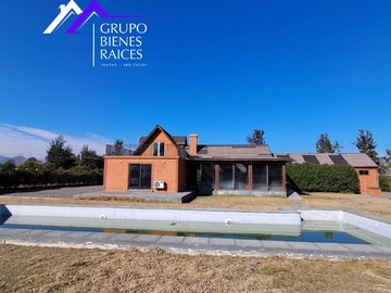 Casa en venta en En Talagante - 3 dormitorios, 4 baños