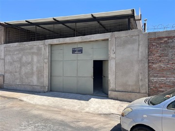 Bodega en arriendo mensual en Calle Artemon Cifuentes, San Felipe - 2 baños