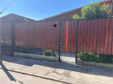Casa en venta en Acogedora Casa Familiar con Amplio Jardín (151288), Maipú - 4 dormitorios, 1 baño