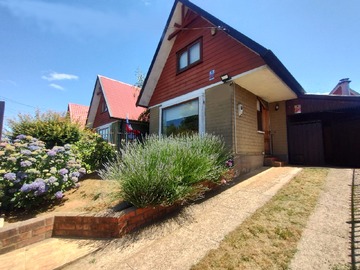 Casa en venta en Avenida Pedro Montt, Valdivia - 3 dormitorios, 2 baños