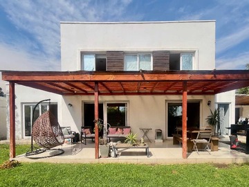 Casa en venta en Oportunidad de Inversión Única (170088), La Reina - 3 dormitorios, 3 baños
