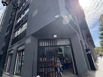 Local Comercial en venta en Local Con mucho flujo Conectado a Santa Isabel y 10 de Julio., Santiago - 1 baño