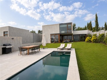 Casa en venta en Via aurora/ lo curro, Vitacura - 5 dormitorios, 5 baños
