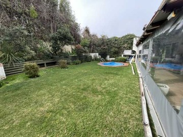 Casa en arriendo mensual en Amplia Casa en los Almendros, Reñaca (183060), Viña del Mar - 5 dormitorios, 6 baños
