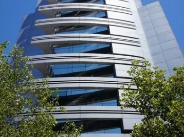 Local Comercial en arriendo mensual en Av Apoquindo/ Metro el Golf, Las Condes