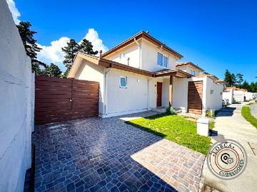 Casa en venta en Avenida 2 Poniente 180, San Pedro de la Paz - 3 dormitorios, 3 baños