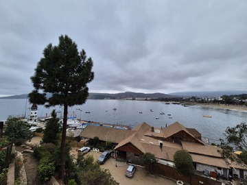 Casa en venta en Club de yates papudo, Papudo - 5 dormitorios, 4 baños