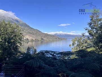 Casa en venta en Con orilla directa al Lago Panguipulli, cerca de la playa Coihueco, Panguipulli - 7 dormitorios, 4 baños