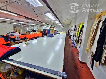 Terreno Industrial en venta en Metro Einstein 970m2 totales, Recoleta - 5 baños
