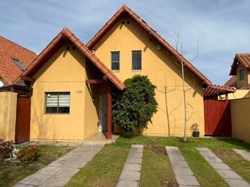 Casa en arriendo mensual en Amplia casa familiar en Peñalolen con gran patio (175237), Peñalolén - 4 dormitorios, 3 baños