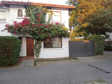 Casa en venta en Vicente Perez Rosales / Principe de Gales, La Reina - 4 dormitorios, 3 baños