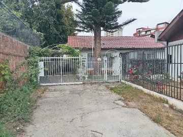 Casa en venta en Casa Amplia con Jardín trasero y delantero (133830), Viña del Mar - 4 dormitorios, 1 baño