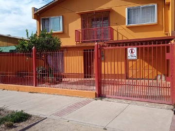 Casa en venta en Avenida Domingo Santa María, Renca - 4 dormitorios, 2 baños
