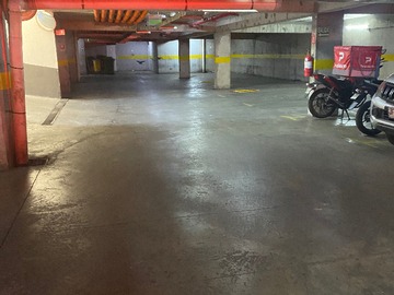 Arriendo Mensual / Estacionamiento / Independencia