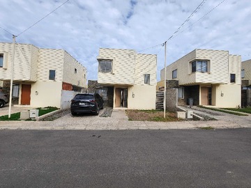 Casa en venta en Casa Amplia y Luminosa en Zona Tranquila (171493), Villa Alemana - 3 dormitorios, 3 baños
