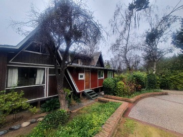 Casa en venta en Venta Terreno de 1578 m2 / 180 m2 construido. (66123), Lo Barnechea - 4 dormitorios, 4 baños
