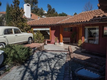 Casa en venta en Avda. Quinchamalí - Camino la posada, Las Condes - 4 dormitorios, 3 baños