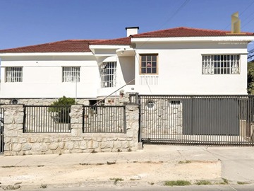 Casa en venta en Mena, Quilpué - 5 dormitorios, 2 baños